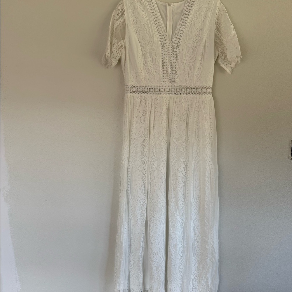 Chic White Lace Maxi Dress